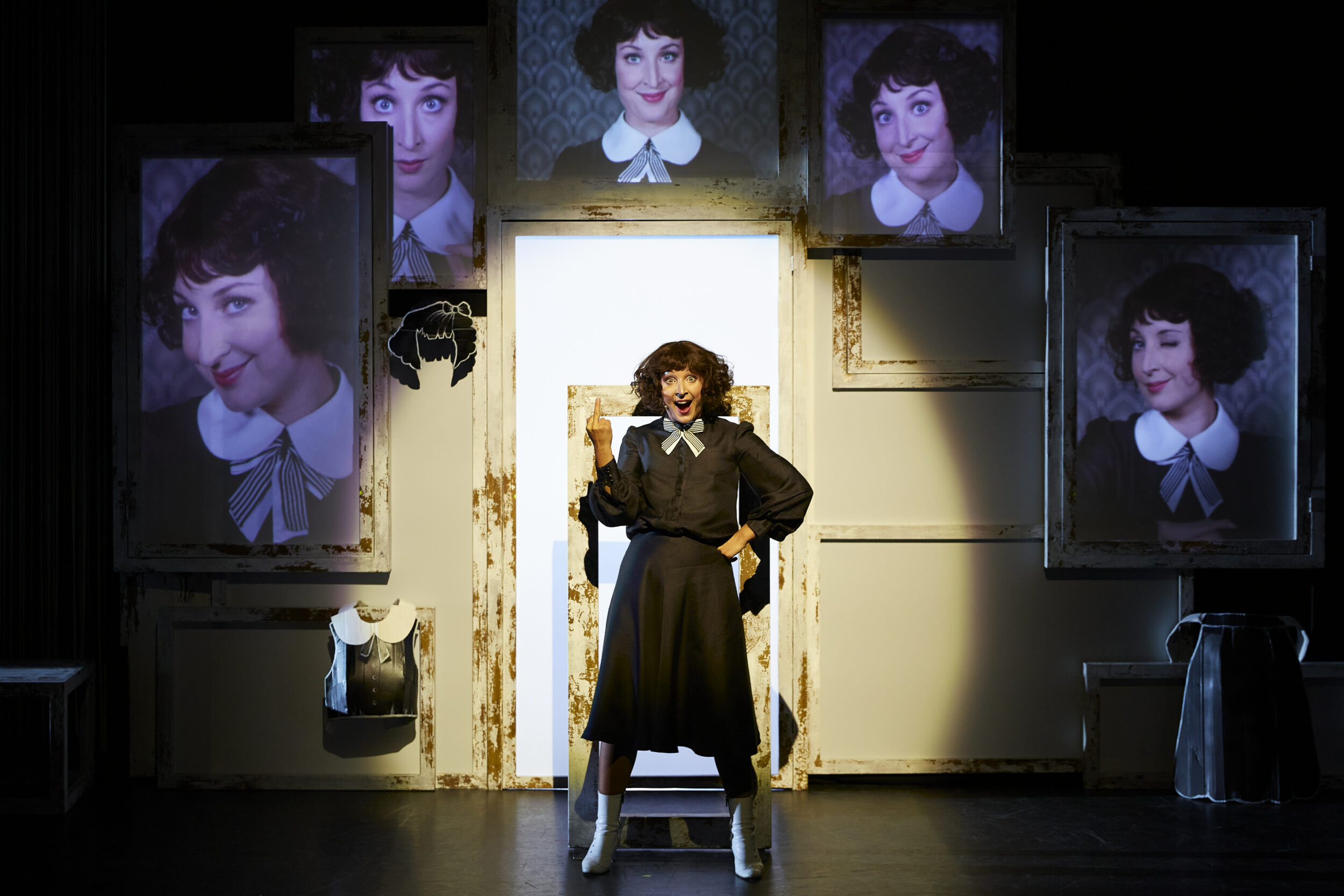 MUSIC-HALL COLETTE